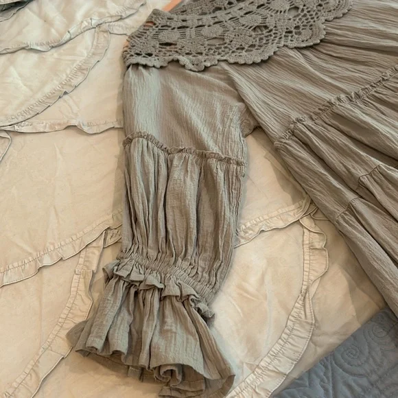 NWOT Beautiful women’s EASEL dress - Picture 10 of 16